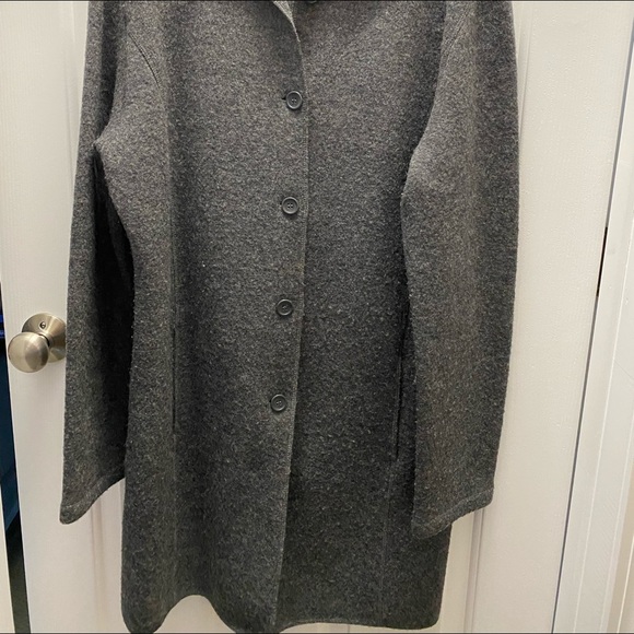 A medium wool gray jacket - Picture 2 of 2